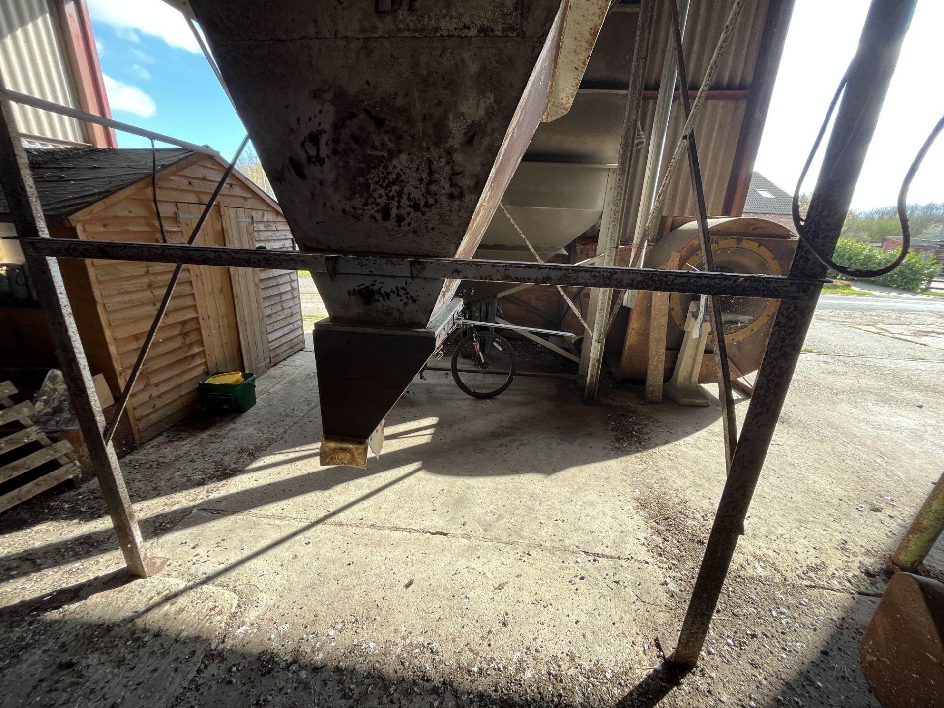 12 Tonne Free Standing Grain Silo, lot located Newark, Nottinghamshire Please read the following - Image 4 of 4