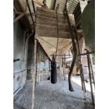 12 Tonne Grain Hopper with Coote Vibratory Discharge Trays, lot located Newark, Nottinghamshire