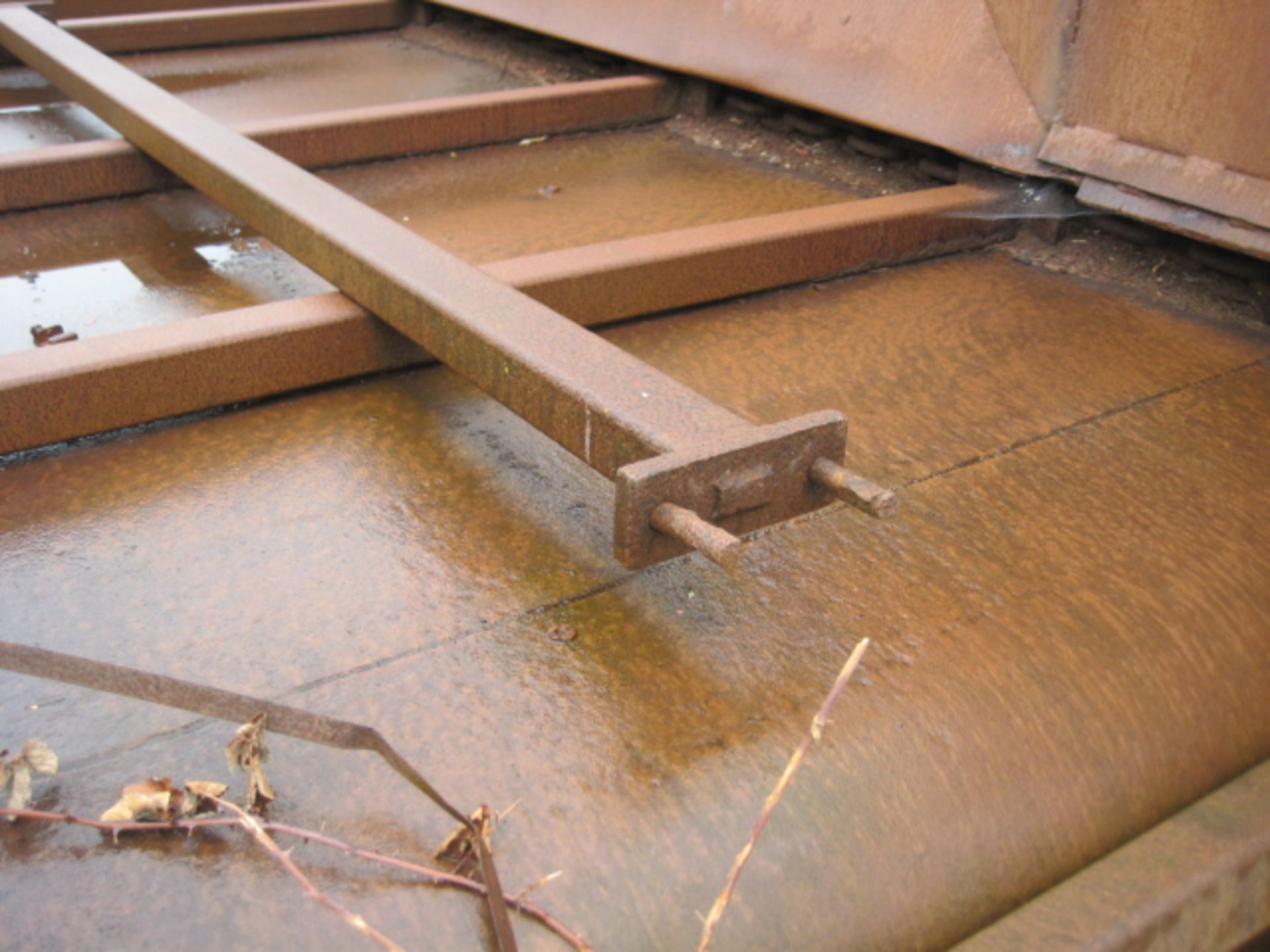 Bunker/ Feeder, approx. 2.8m wide x 12.5m long x 1.6m deep, on short support legs and gearbox (no - Image 10 of 12