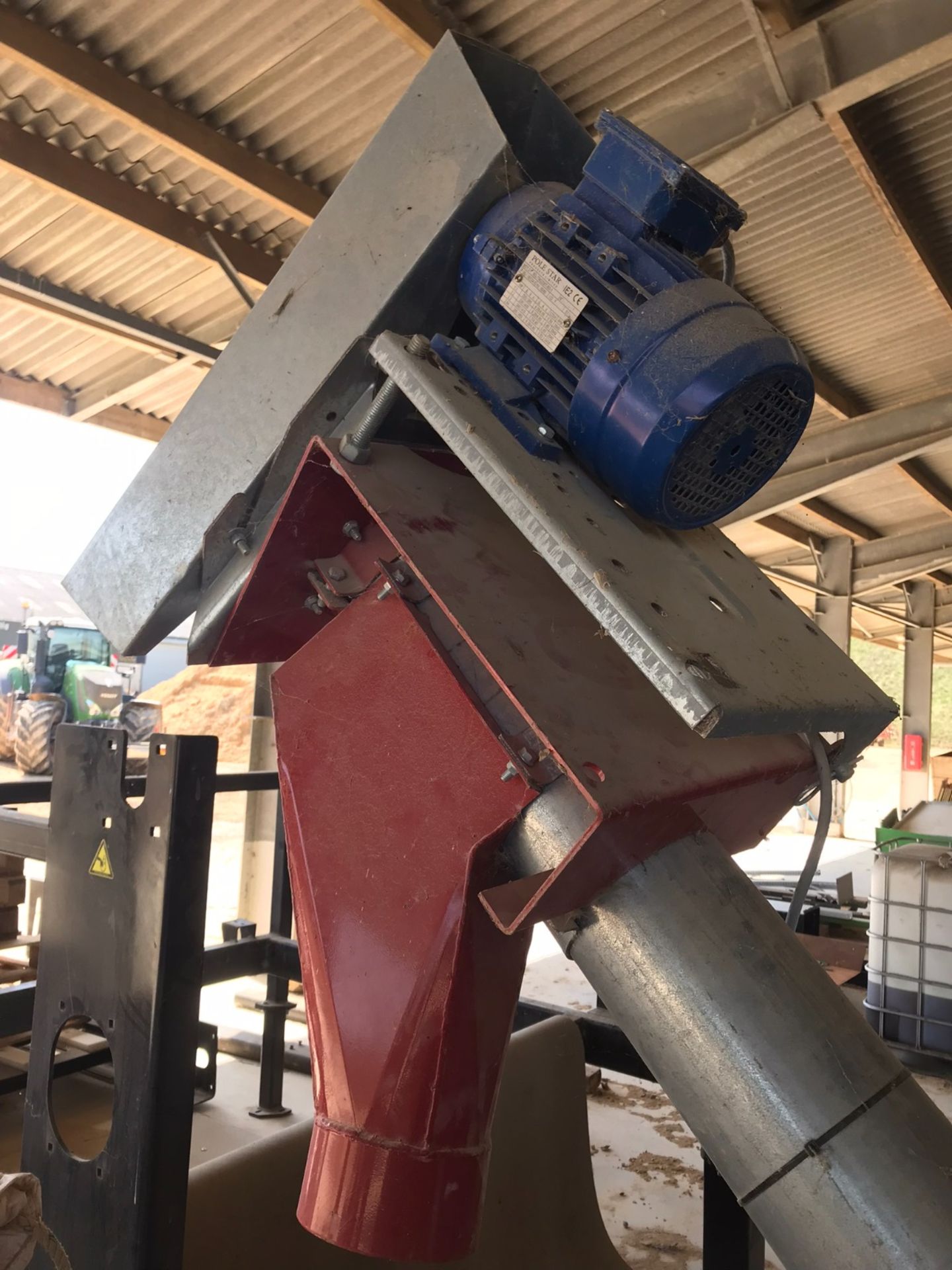 Sudenga Hammer Mill, with 22 kW 1460 rpm direct drive, it has gravity discharge only via an auger - Image 2 of 4