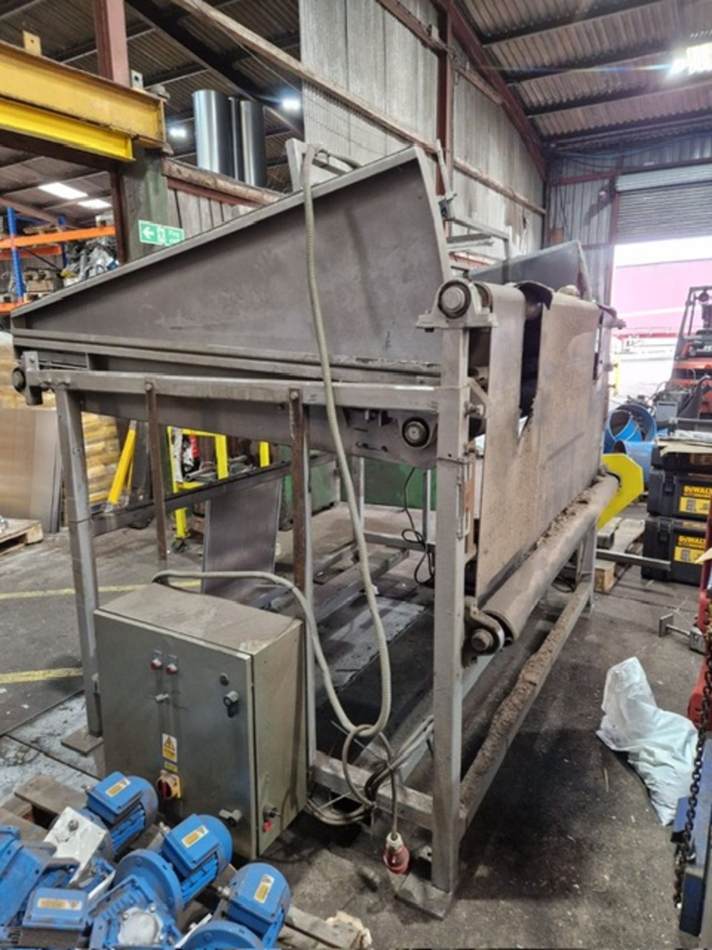 Herbert Evenflow Belt Feeder, approx.1800mm wide x 1600mm deep x 220mm high, it has a control