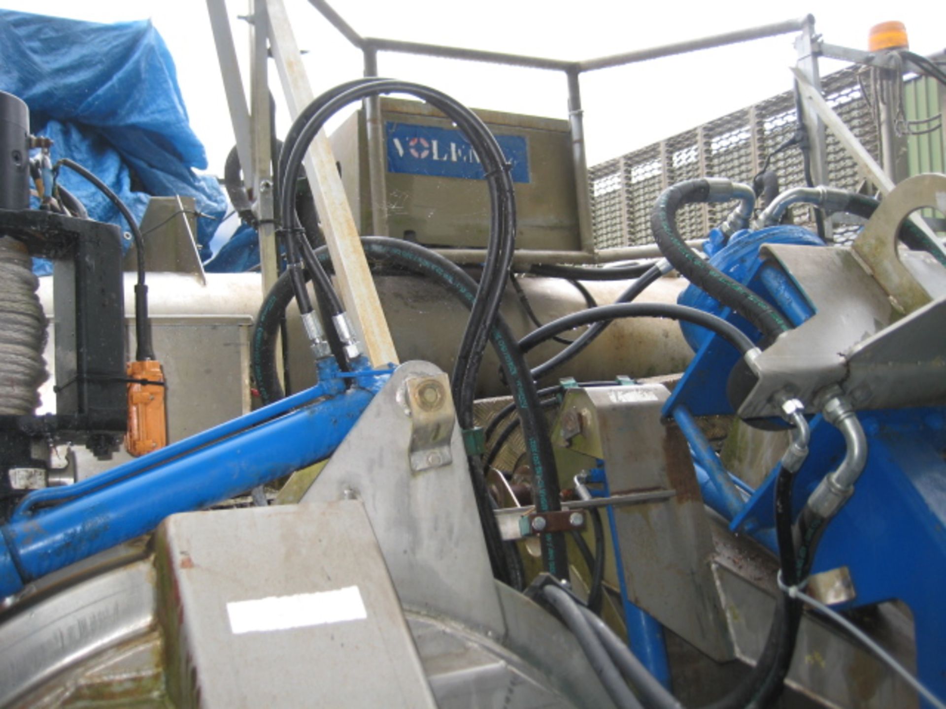 Floating Water Aerator Mounted, on two stainless steel cylindrical pontoons, with a trailer for - Image 5 of 9