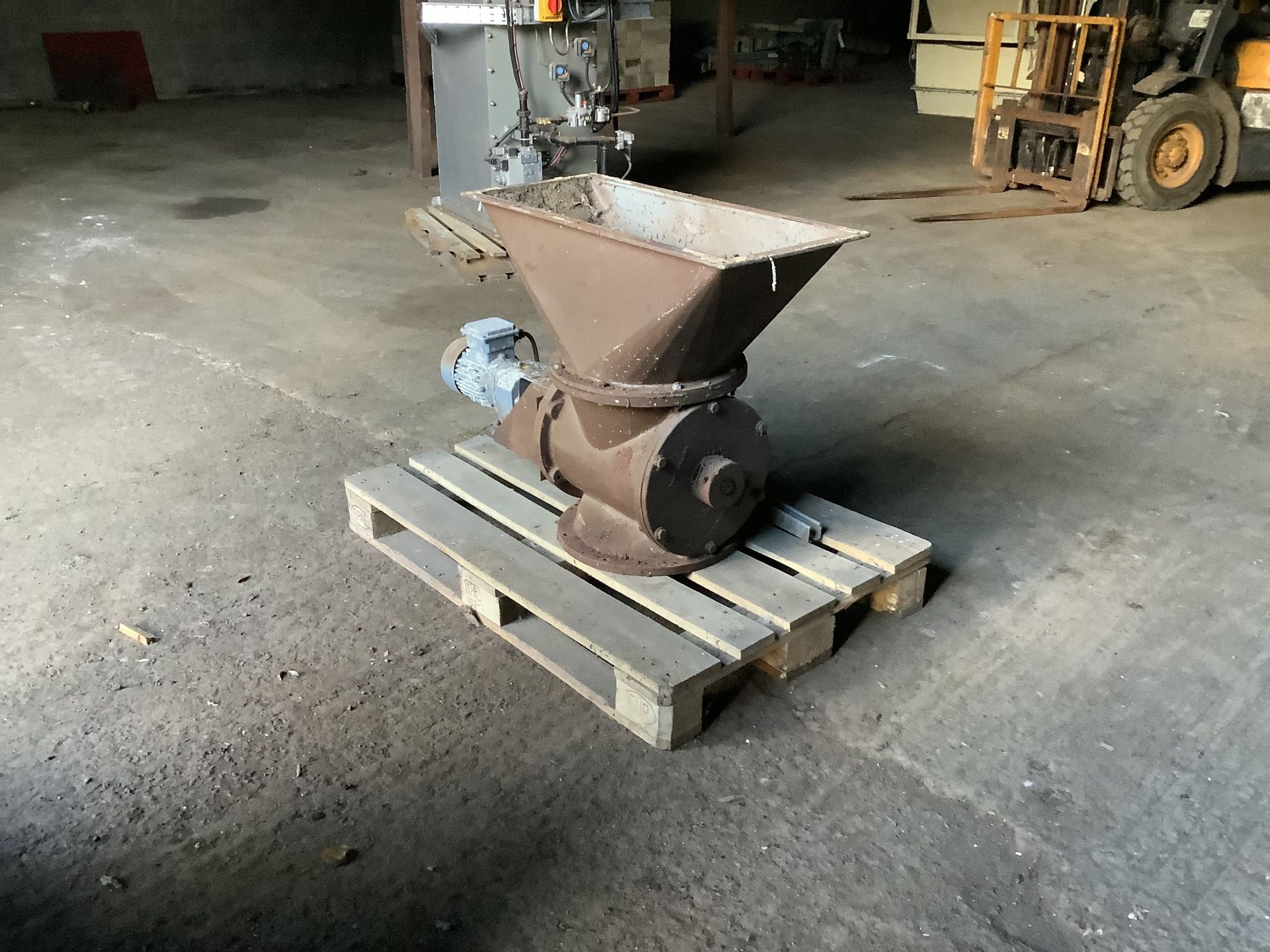 Rotary Seal, with fitted hopper, c/w electric motor drive (ex-situ), loading free of charge - yes,