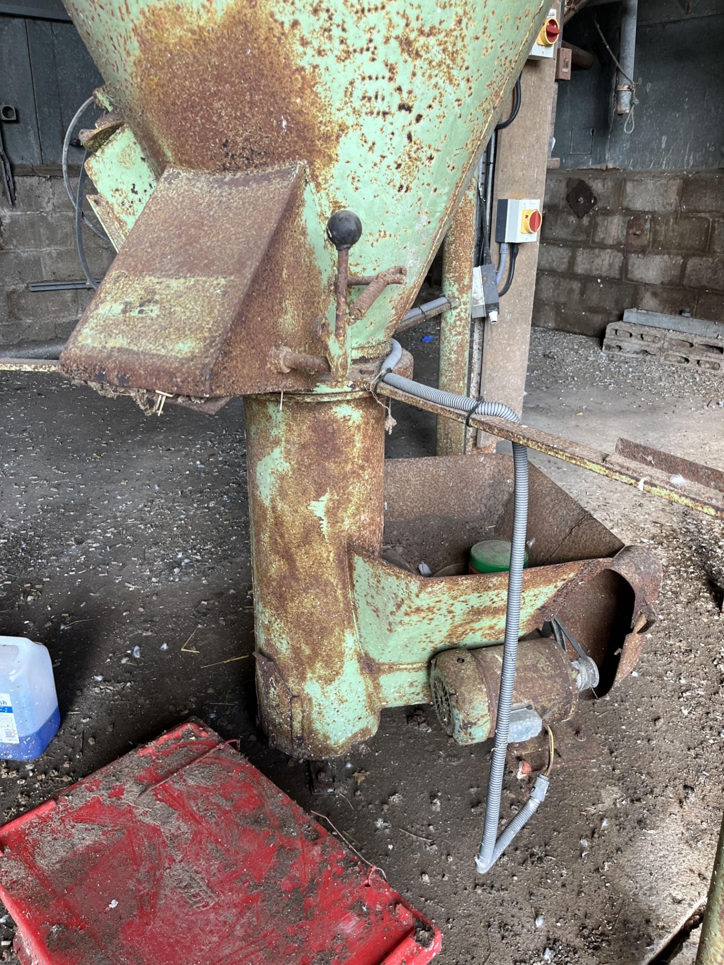 12 Tonne Refold Verical Fountain Mixer with Cyclone Receiver Unit to top, lot located in Newark, - Image 2 of 7