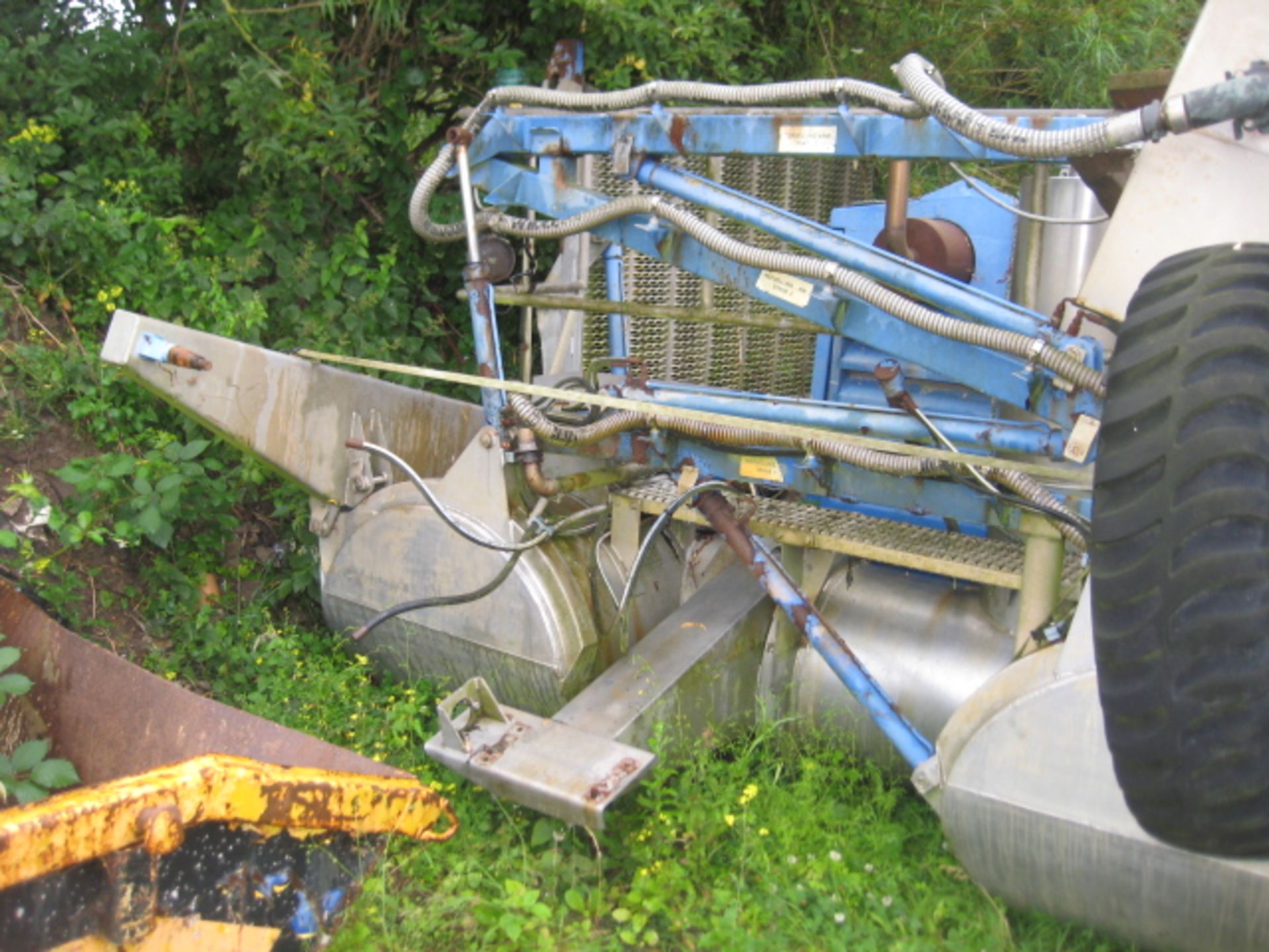 Floating Water Aerator Mounted, on two stainless steel cylindrical pontoons, has some wheels with - Image 5 of 5