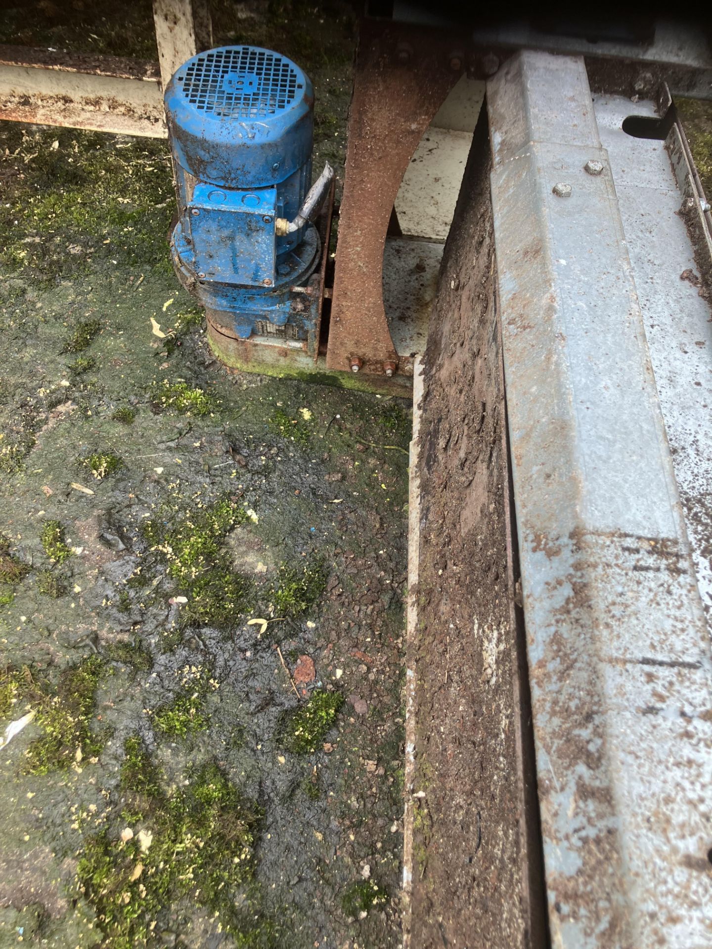 Belt Conveyor, approx. 2.7m long centres long and 38cm wide rubber belt, with electric motor (ex- - Image 2 of 3