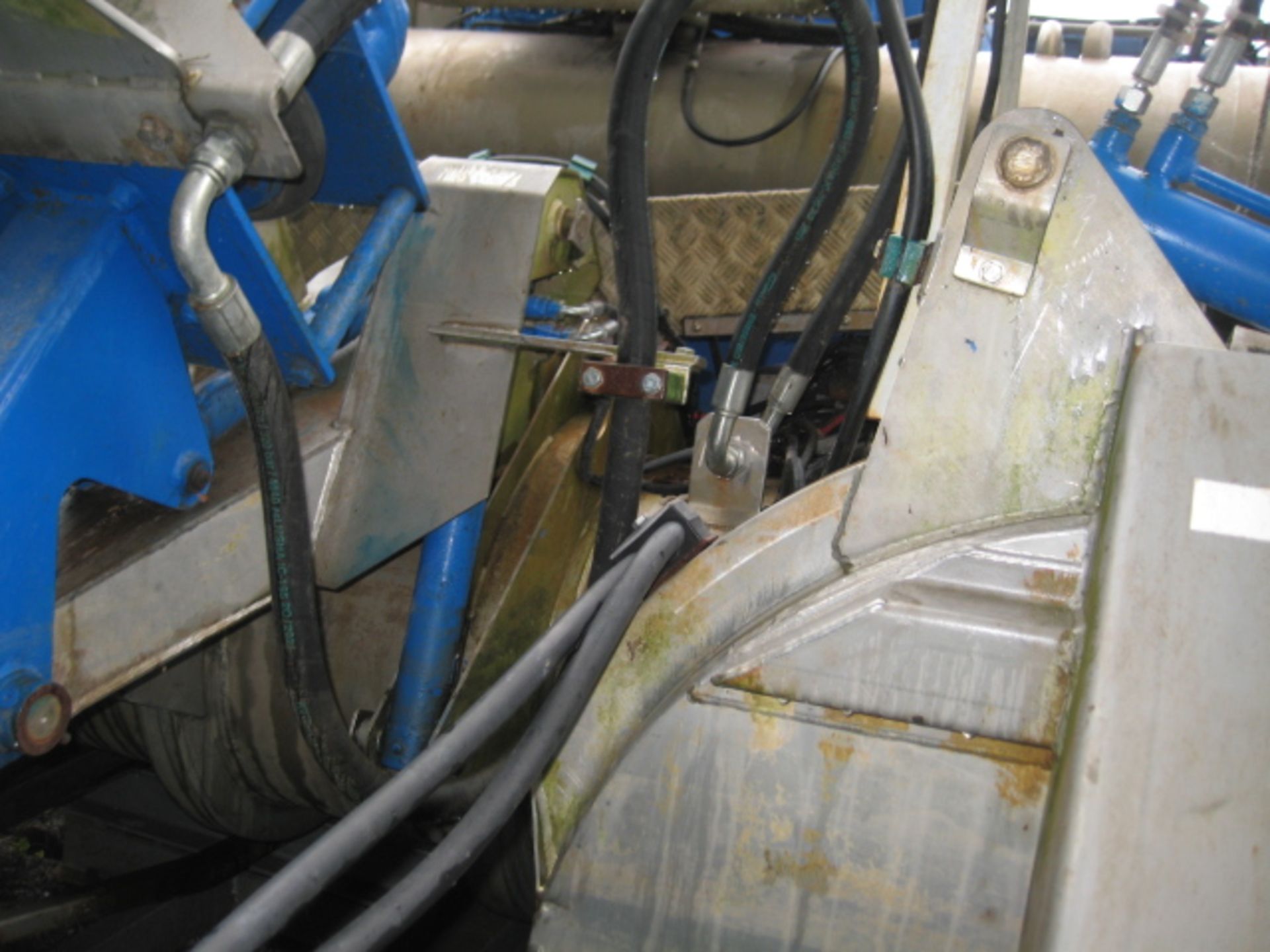 Floating Water Aerator Mounted, on two stainless steel cylindrical pontoons, with a trailer for - Image 7 of 9