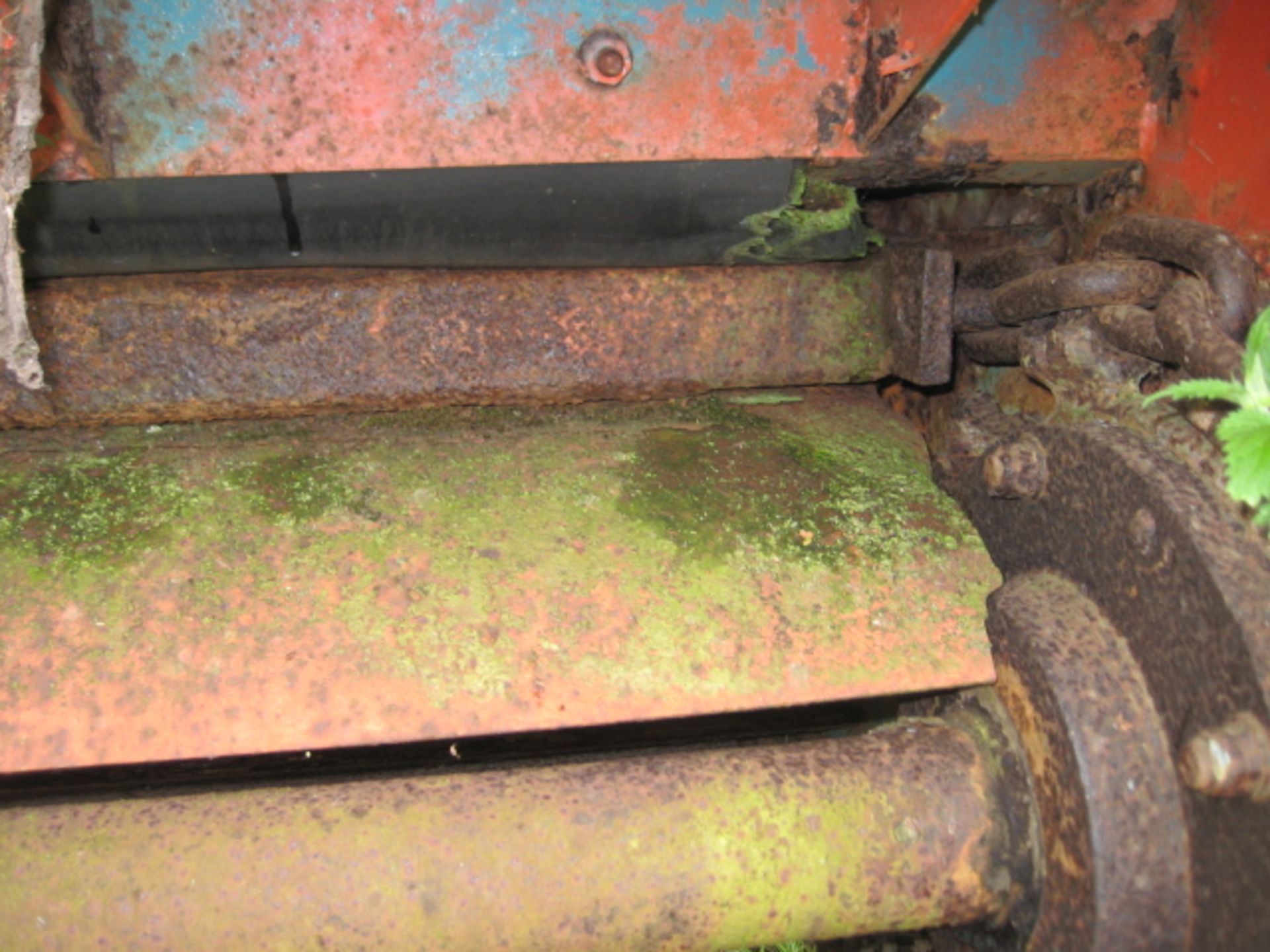 Bunker/ Feeder, approx. 2.8m wide x 12.5m long x 1.6m deep, on short support legs and gearbox (no - Image 8 of 12