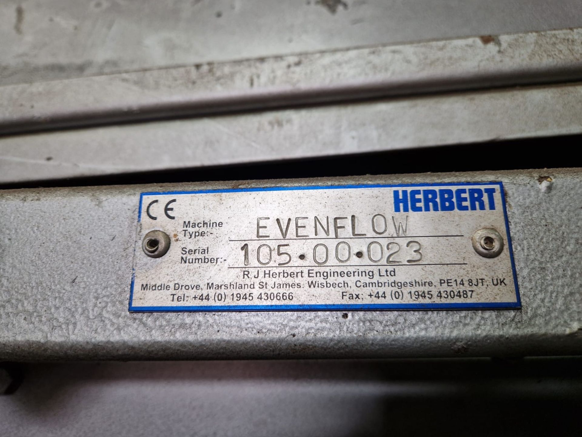 Herbert Evenflow Belt Feeder, approx.1800mm wide x 1600mm deep x 220mm high, it has a control - Image 4 of 4
