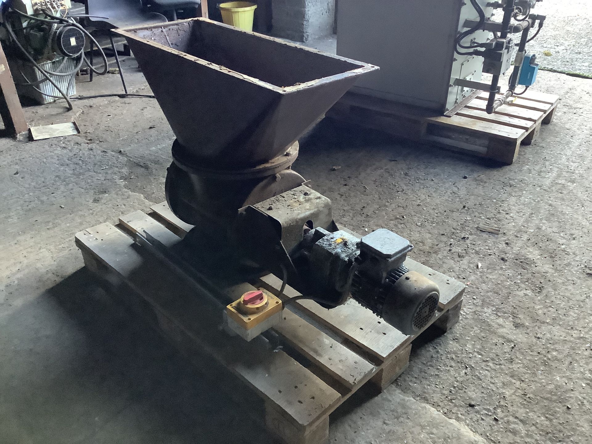 Rotary Seal, with fitted hopper, c/w electric motor drive (ex-situ), loading free of charge - yes, - Image 3 of 3