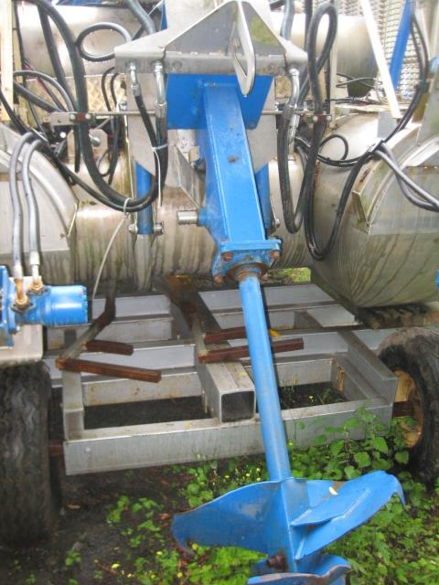 Floating Water Aerator Mounted, on two stainless steel cylindrical pontoons, with a trailer for - Image 6 of 9