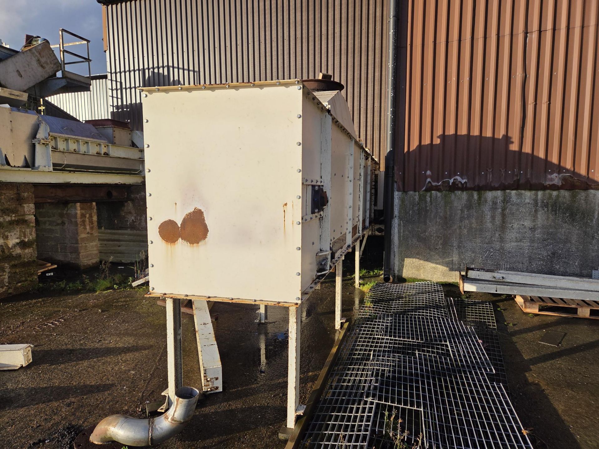 Two Deck Pellet Cooler, approx. 6.2m long x 1m wide x 1.3m high, with drive and twin chain discharge - Image 2 of 7