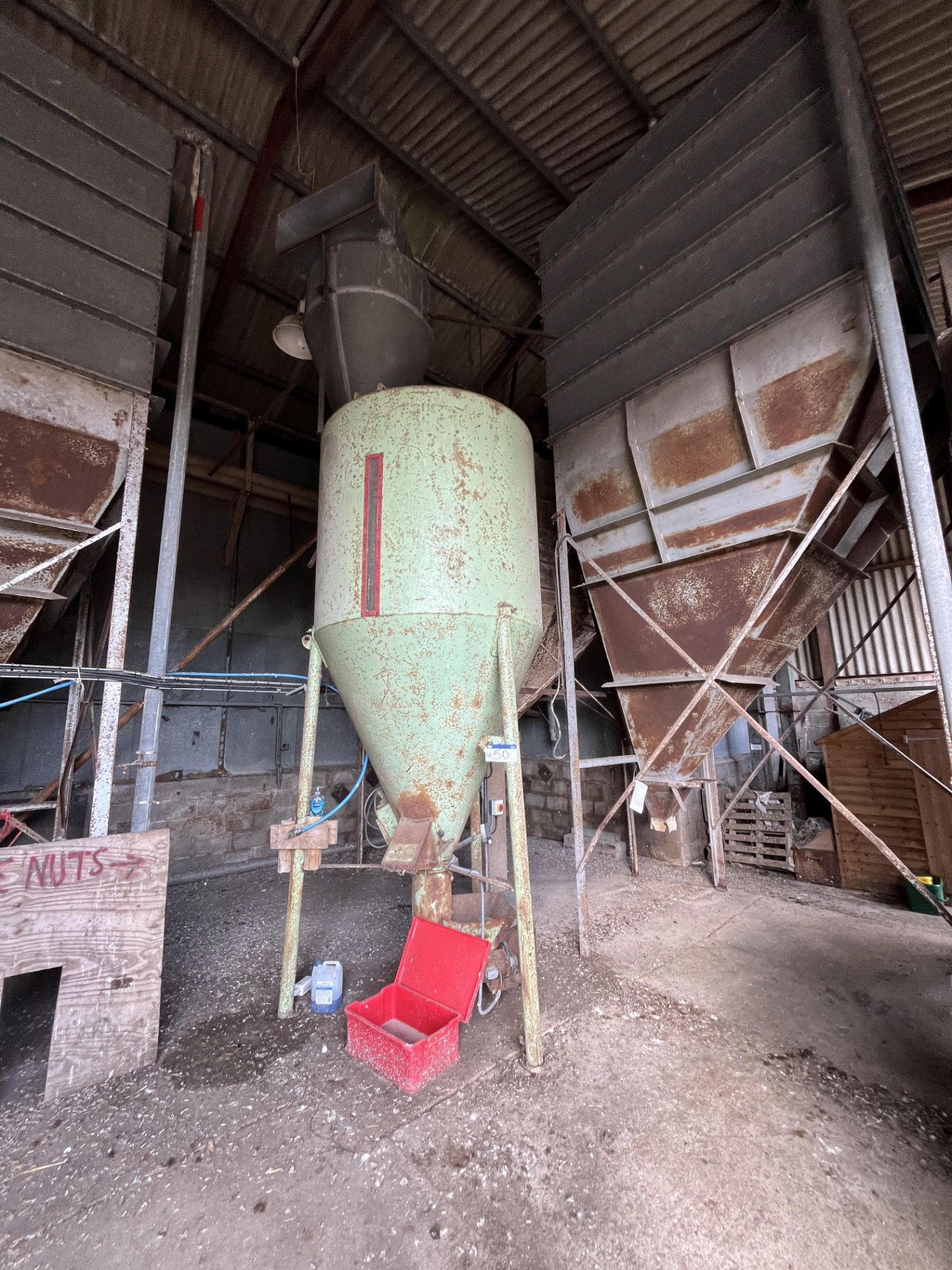 12 Tonne Refold Verical Fountain Mixer with Cyclone Receiver Unit to top, lot located in Newark,