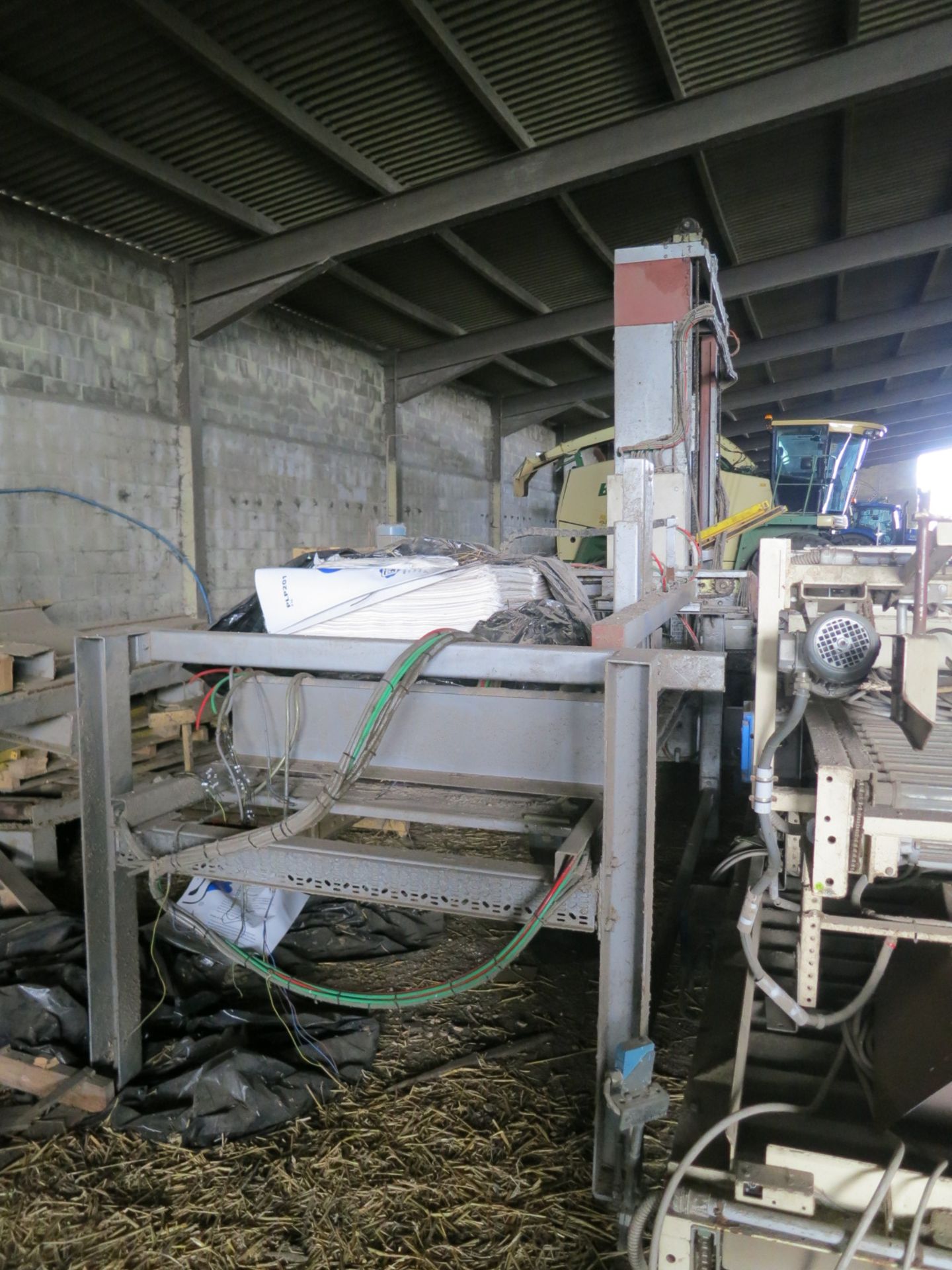 Pacepacker F1 Low Level Palletiser, with pallet magazine, entry and exit conveyors and control - Image 3 of 14