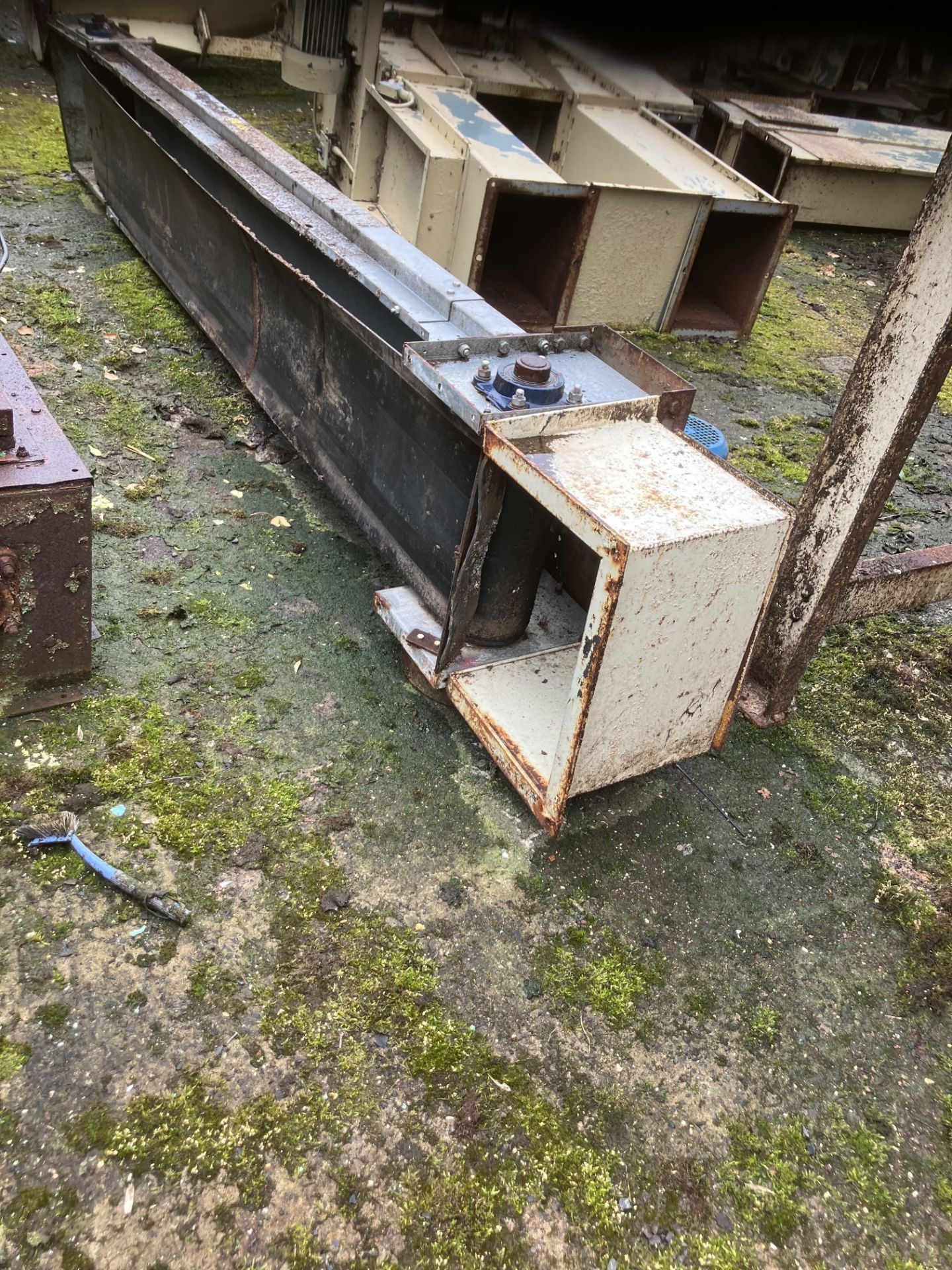Belt Conveyor, approx. 2.7m long centres long and 38cm wide rubber belt, with electric motor (ex- - Image 3 of 3