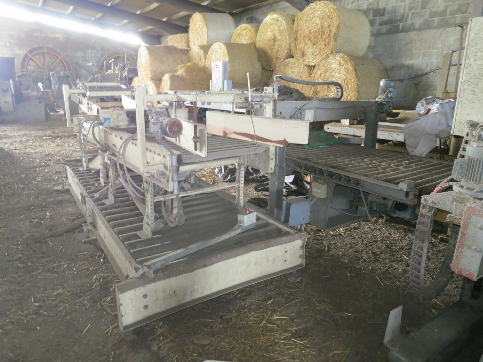 Pacepacker F1 Low Level Palletiser, with pallet magazine, entry and exit conveyors and control