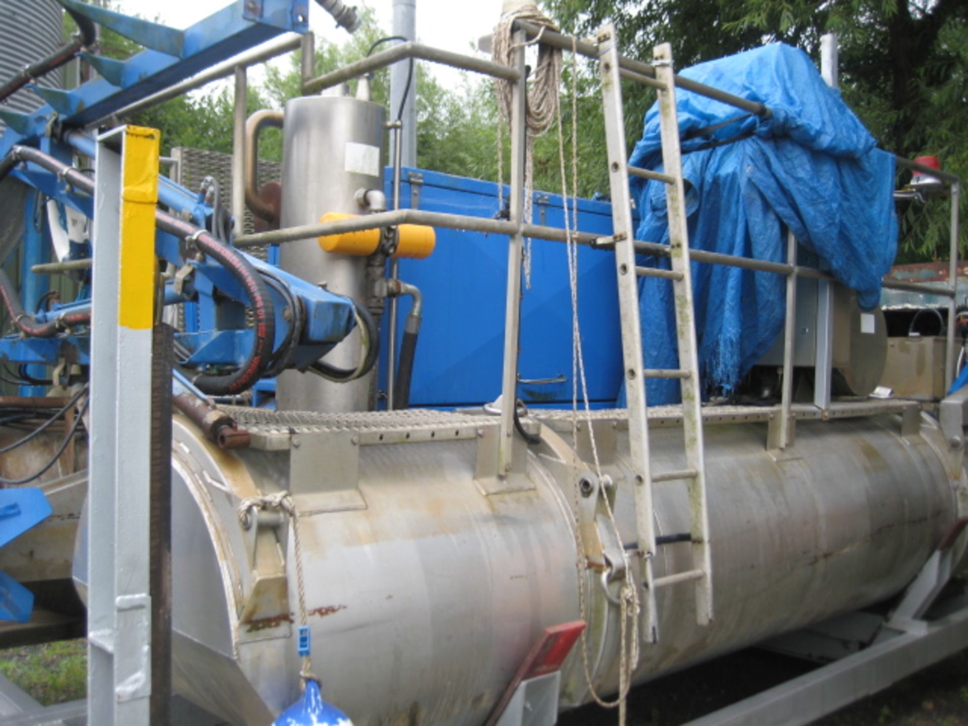 Floating Water Aerator Mounted, on two stainless steel cylindrical pontoons, with a trailer for - Image 3 of 9