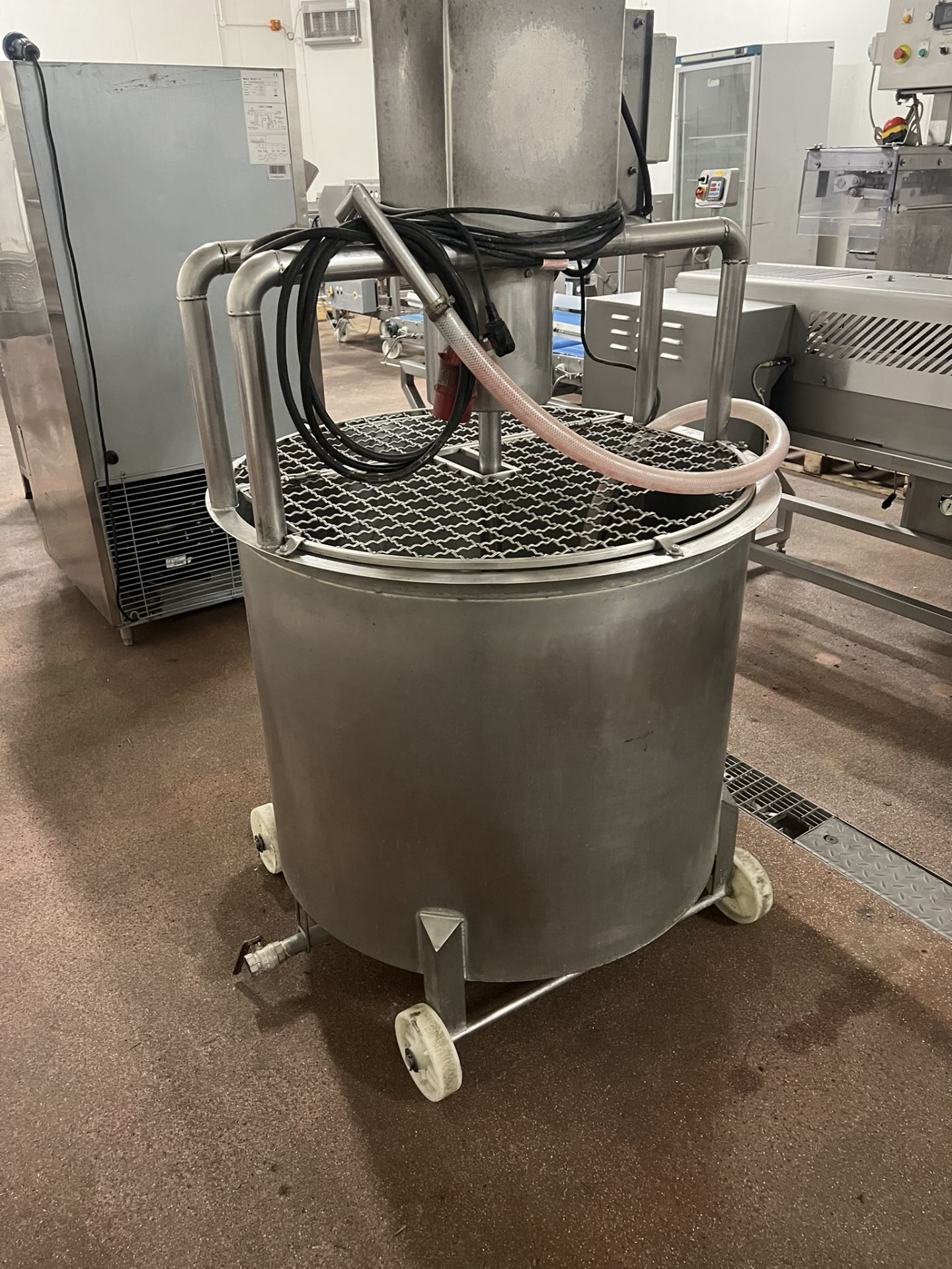 Kejeteraan O4KT Mobile Mixing Tank, with pump outlet, approx. 90cm dia. x 70cm deep, overall 90cm - Image 10 of 10