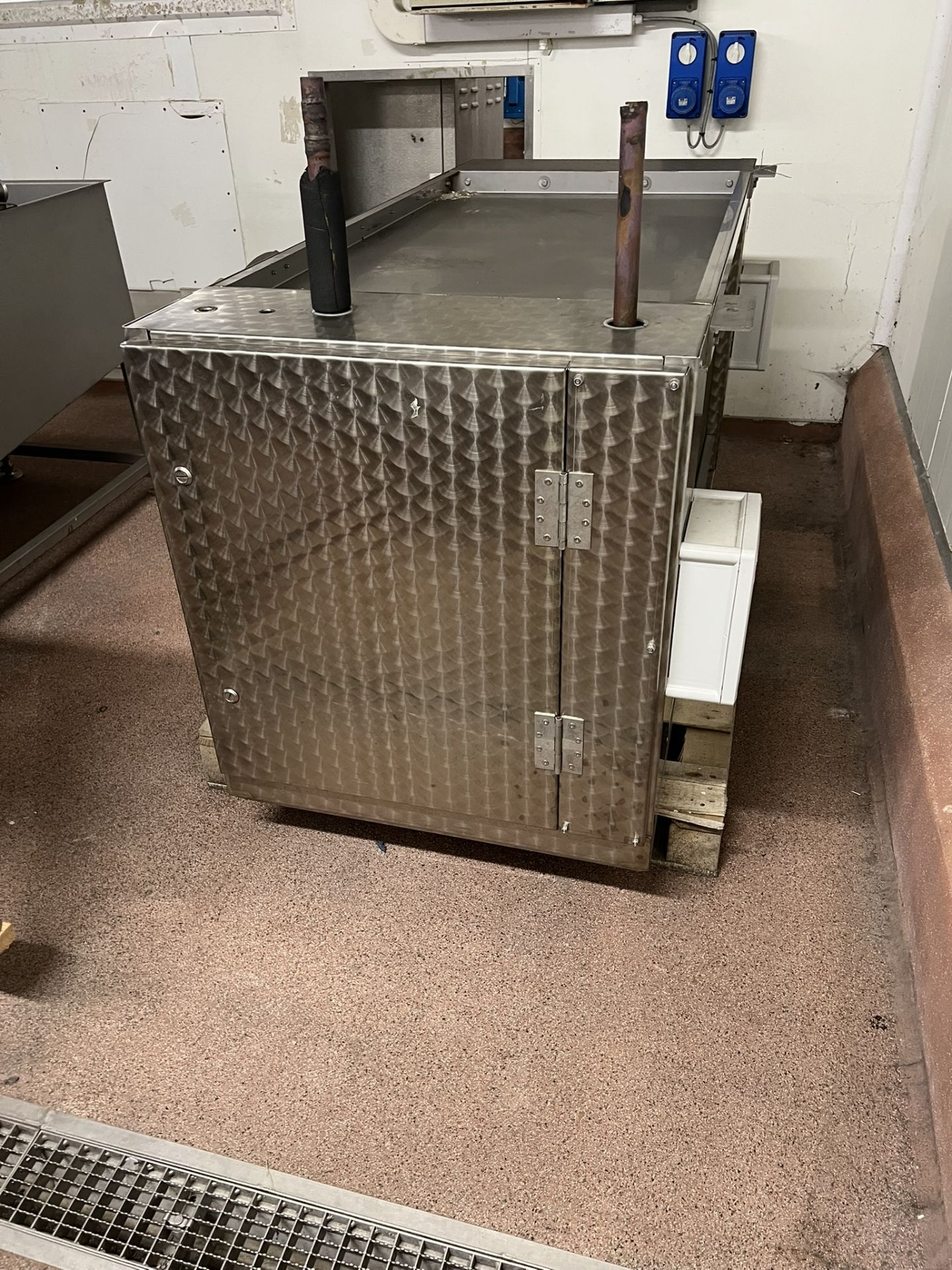 Collers & Condensors GF8/13/84 Water/ Glycol Ceiling Mounted Cooler, approx. 1.7m x 1m x 0.8m - Image 5 of 7