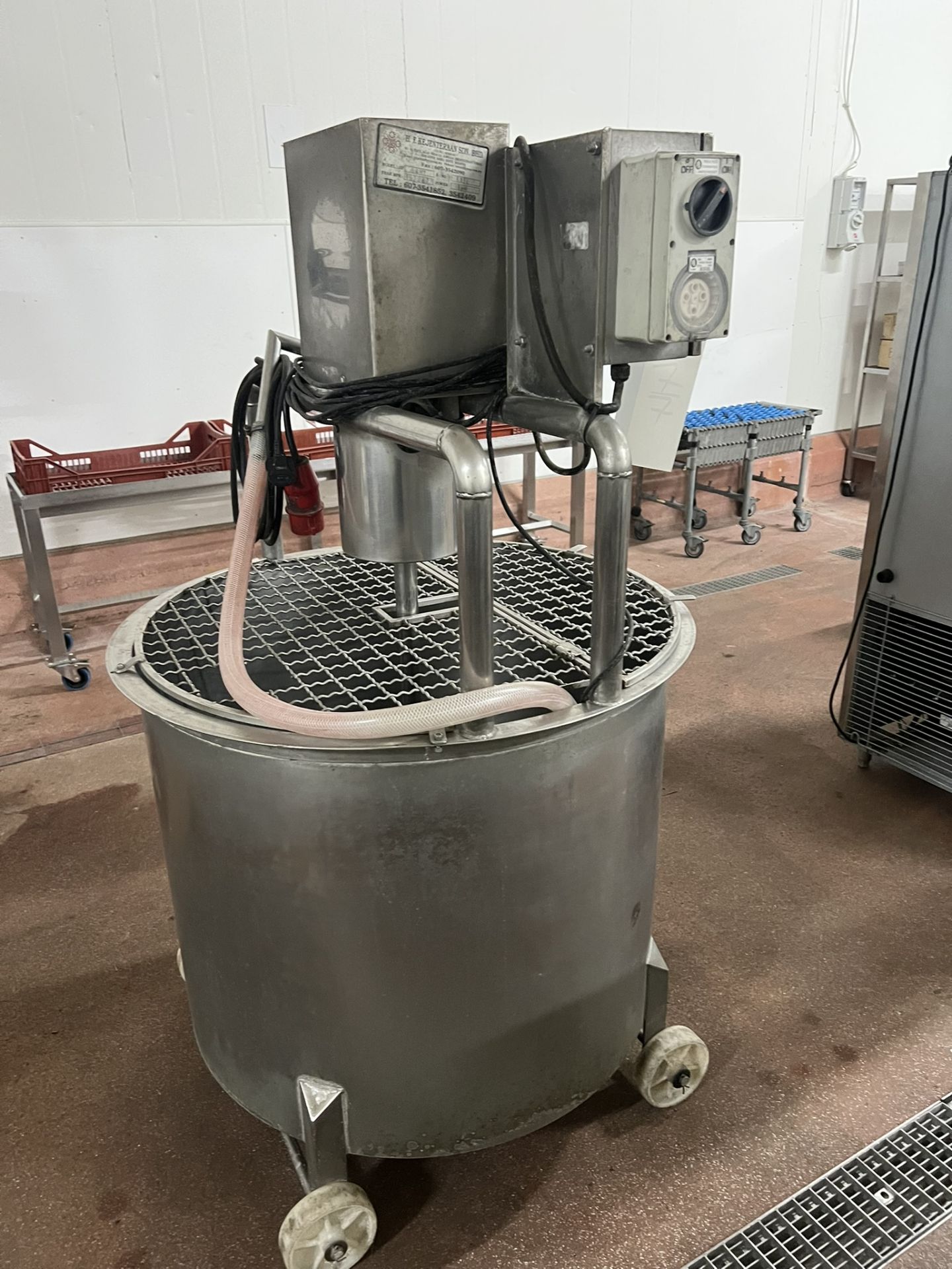 Kejeteraan O4KT Mobile Mixing Tank, with pump outlet, approx. 90cm dia. x 70cm deep, overall 90cm - Image 5 of 10