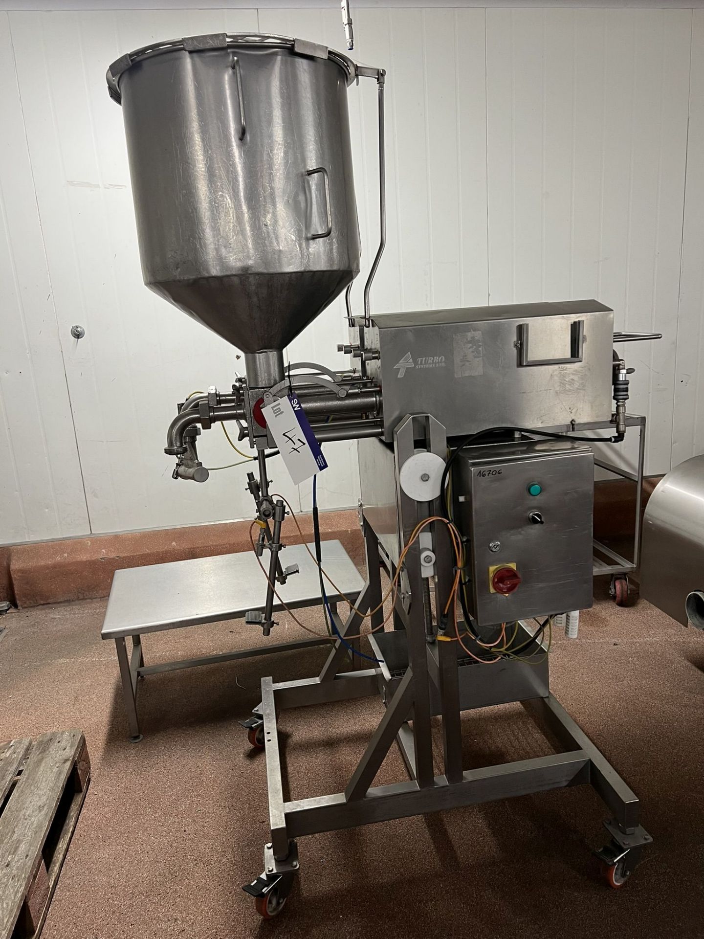 Turbo Systems D250P Mobile Twin Head Depositor, approx. 0.75m x 1.1m x 2.05m high, lift out charge -