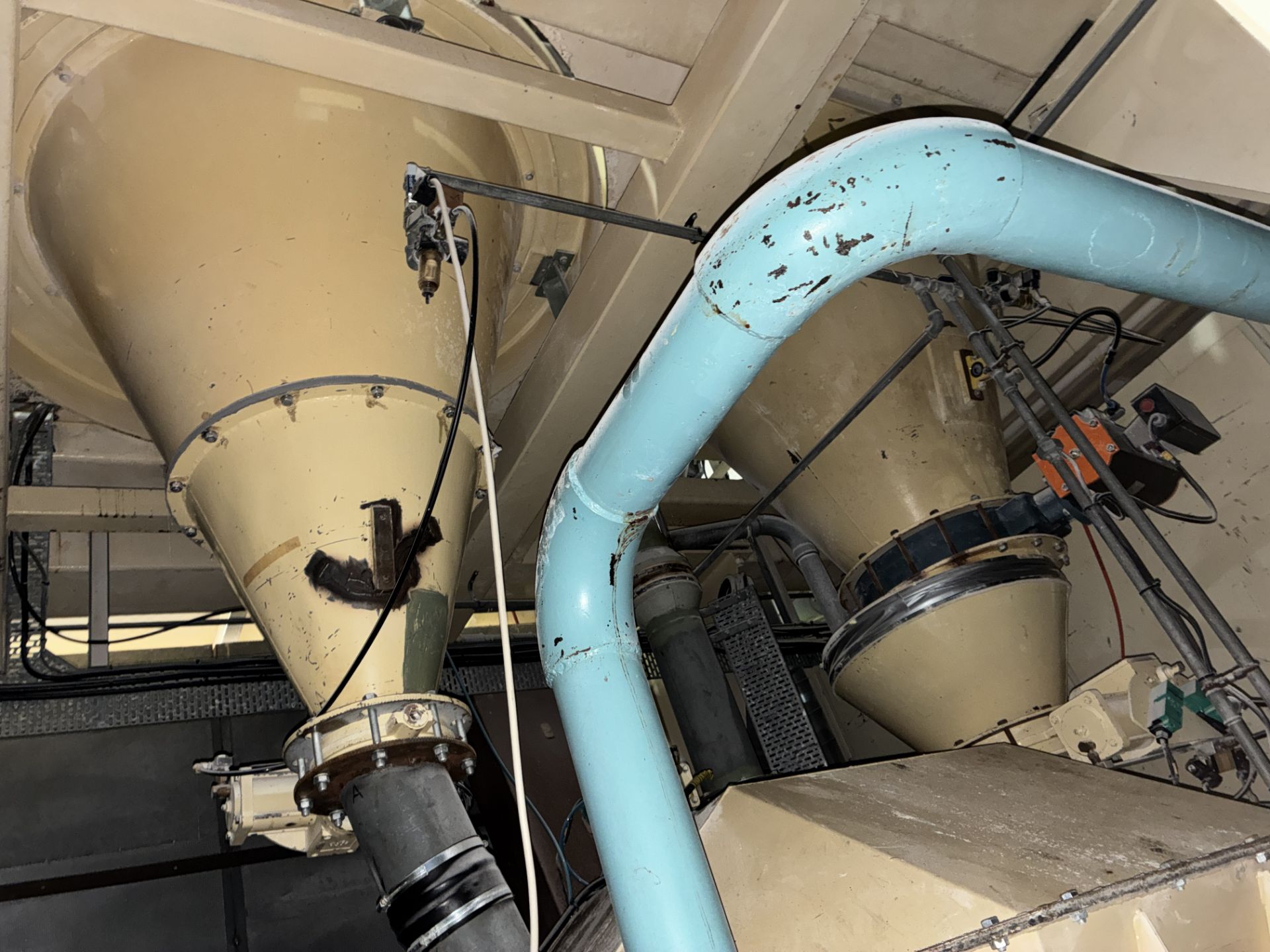 Dump Hopper & Conical Hopper, with vibrating sieves Please read the following important notes:- *** - Image 2 of 6