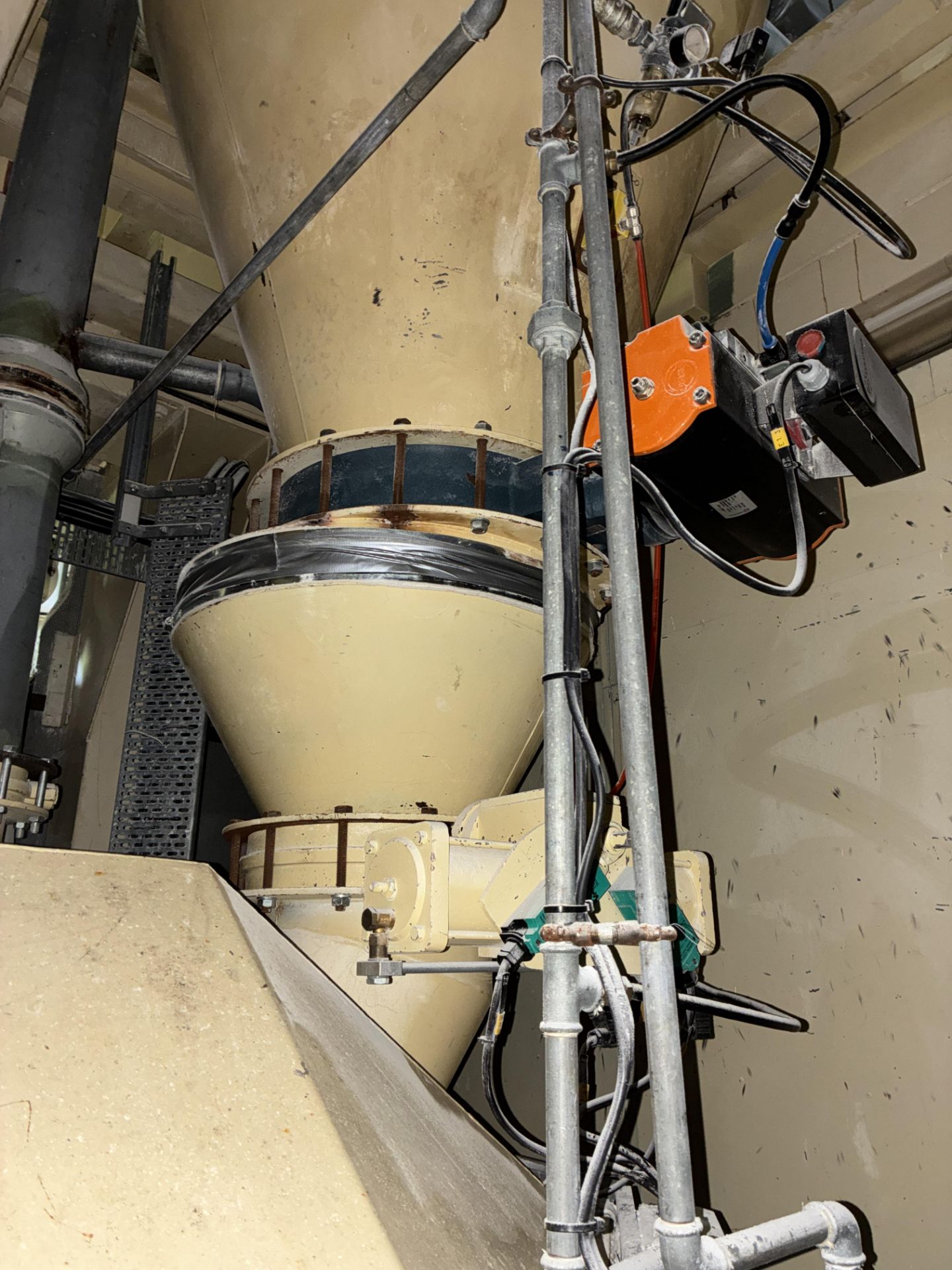 Dump Hopper & Conical Hopper, with vibrating sieves Please read the following important notes:- *** - Image 6 of 6