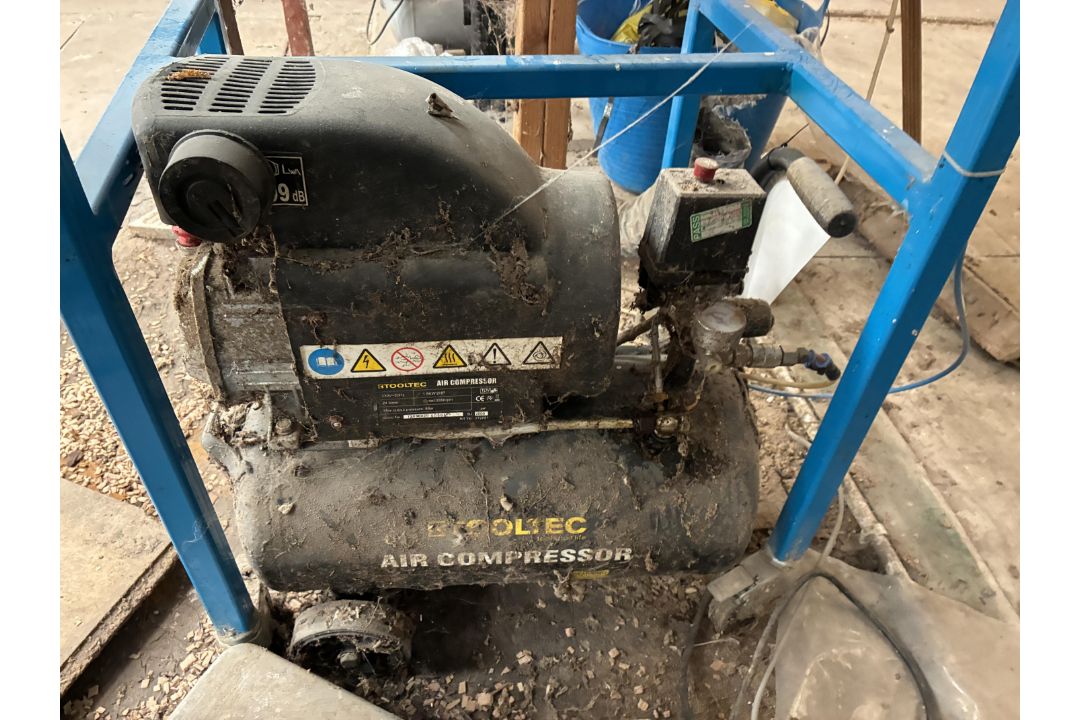 Tooltec 24L 1.5kW/ 2HP Mobile Air Compressor, 240V, single phase Please read the following important - Image 1 of 2