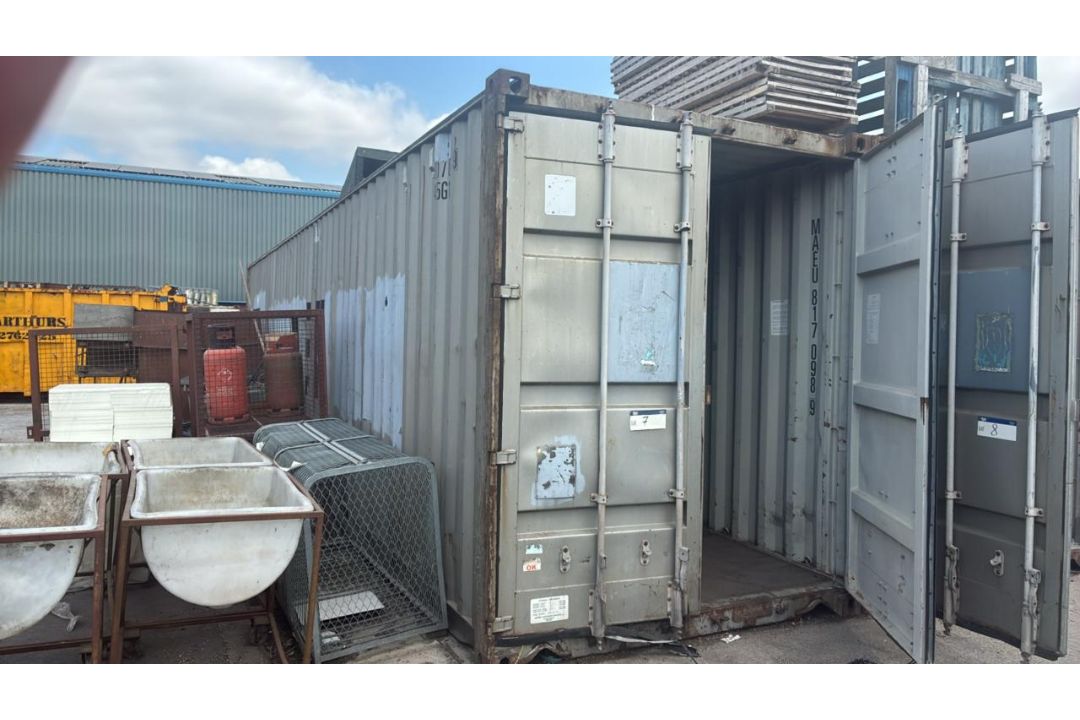 40ft Shipping Container Please read the following important notes:- Please read the following - Image 1 of 6