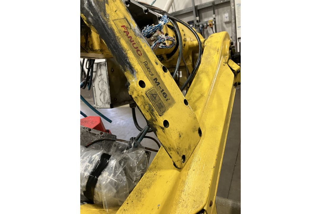 Fanuc M16i Robotic Arm, year of manufacture 1999, 270kg (Takeout / Loading charge - €10 + VAT) A - Image 4 of 5