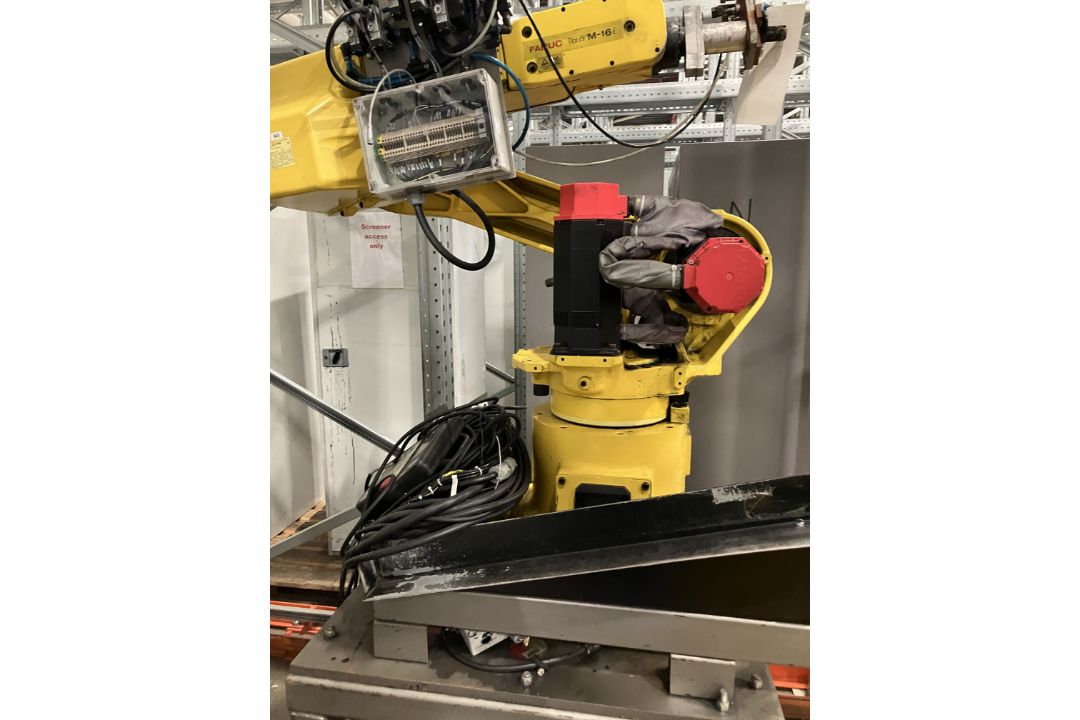 Fanuc M16i Robotic Arm, year of manufacture 1999, 270kg (Takeout / Loading charge - €40 + VAT) A - Image 4 of 4