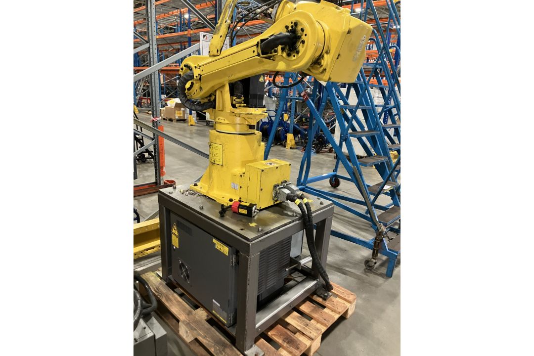 Fanuc M16i Robotic Arm, year of manufacture 1999, 270kg (Takeout / Loading charge - €10 + VAT) A - Image 1 of 5