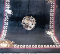 Seiden-Teppich, schwarzgrundig, hell floral gemustert, 362x275 cm