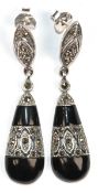 Ohrringe, 925er Silber, Onyx und Durchbruch-Dekor mit Markasiten besetzt, Länge mit Brisur ca. 4,1