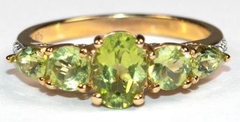 Ring, 925er Silber, vergoldet, 5 Peridot und 2 kl. Diamanten, RG 52, Innendurchmesser 16.6 mm