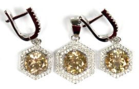 Ohrringe und Anhänger, 925er Silber, rhodiniert, Citrine und Zirkonia im Brillantschliff, Größe der