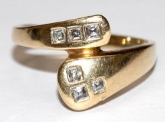 Diamant-Ring, 585er GG, besetzt mit 6 Diamanten im Carreeschliff von zus. 0,32 ct., W, Si (punziert