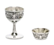 Eierbecher und Saliere. Moskau, 1908 - 1917, Fabergé | Silber, tlw. innen vergoldet.