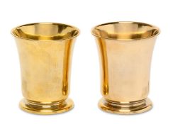 Zwei Becher. Hamburg, 20. Jh., H. J. Wilm | Silber, vergoldet.