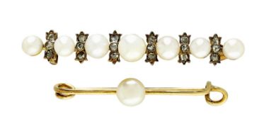 Zwei Nadeln. Um 1900 | 14 K GG (geprüft).