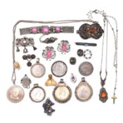 Konvolut Trachtenschmuck und Münzanhänger, 25tlg. Silber, Metall und unedel.