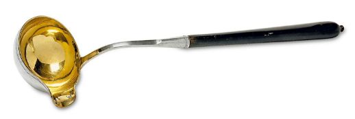Punschkelle. München, 1816, Anton Weishaupt |  Silber, innen vergoldet, Ebenholzgriff.