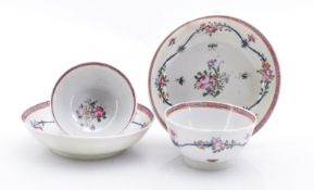 Paar Koppchen auf Unterschalen für den Export, China, Qing-Dynastie, Qianlong-Periode, 1736-95