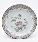 "Famille rose"-Schale, China, Qing-Dynastie, wohl 18. Jh.