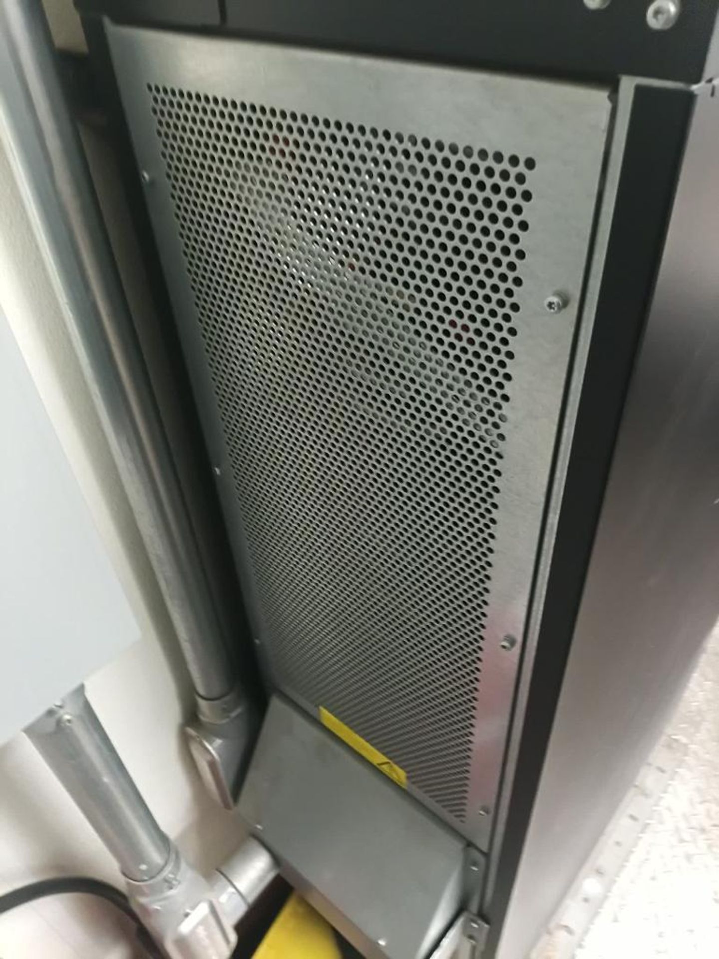 APC Smart UPS VT battery backup system model SUVTP10KF1B2S serial SUVTPF10KB4F - Image 3 of 3
