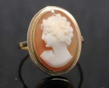 Goldring mit Muschelkamee 18 Karat