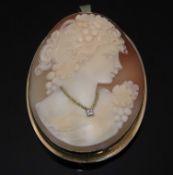 Brosche/Anhänger mit Muschelkamee 14/18 Karat