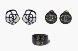 Chanel, 2 Paar Ohrclips und Ring