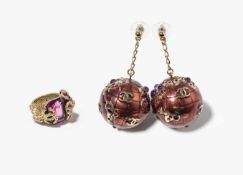 Chanel, 1 Paar Ohrhänger und Ring