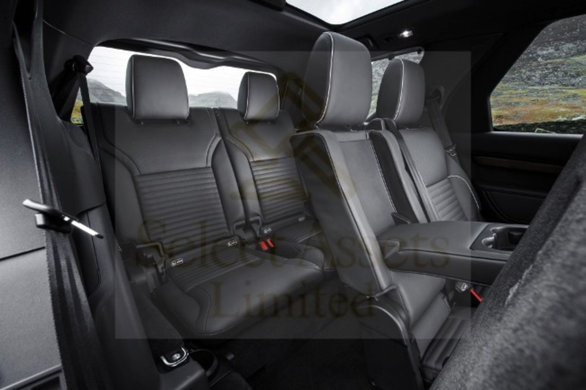 "RESERVE MET" Land Rover Discovery HSE Luxury Diesel Automatic - 7 Seater - 18 Reg - Only 84k Miles - Image 9 of 11